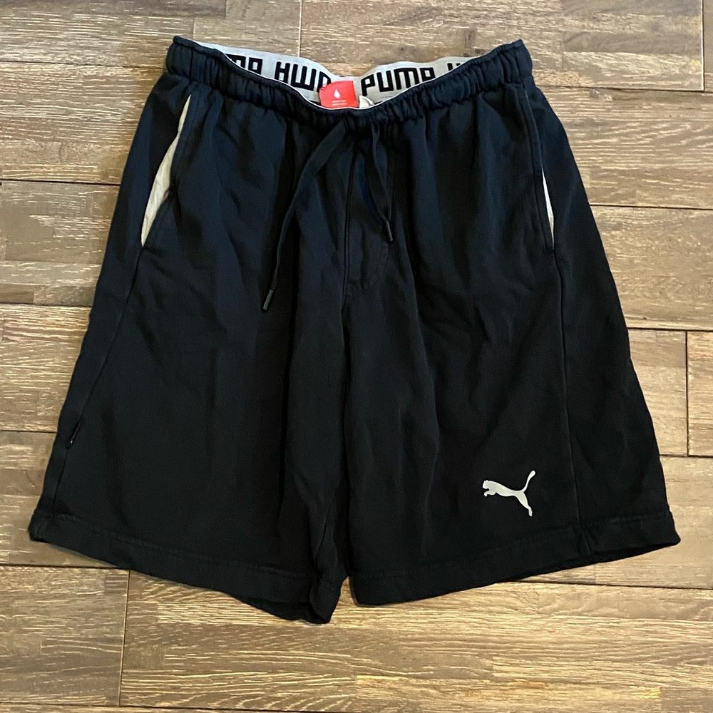 Men’s PUMA drawstring shorts size Medium